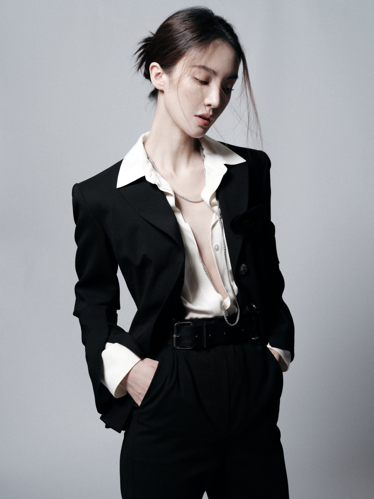 金晨西装造型穿搭写真,又美又飒!