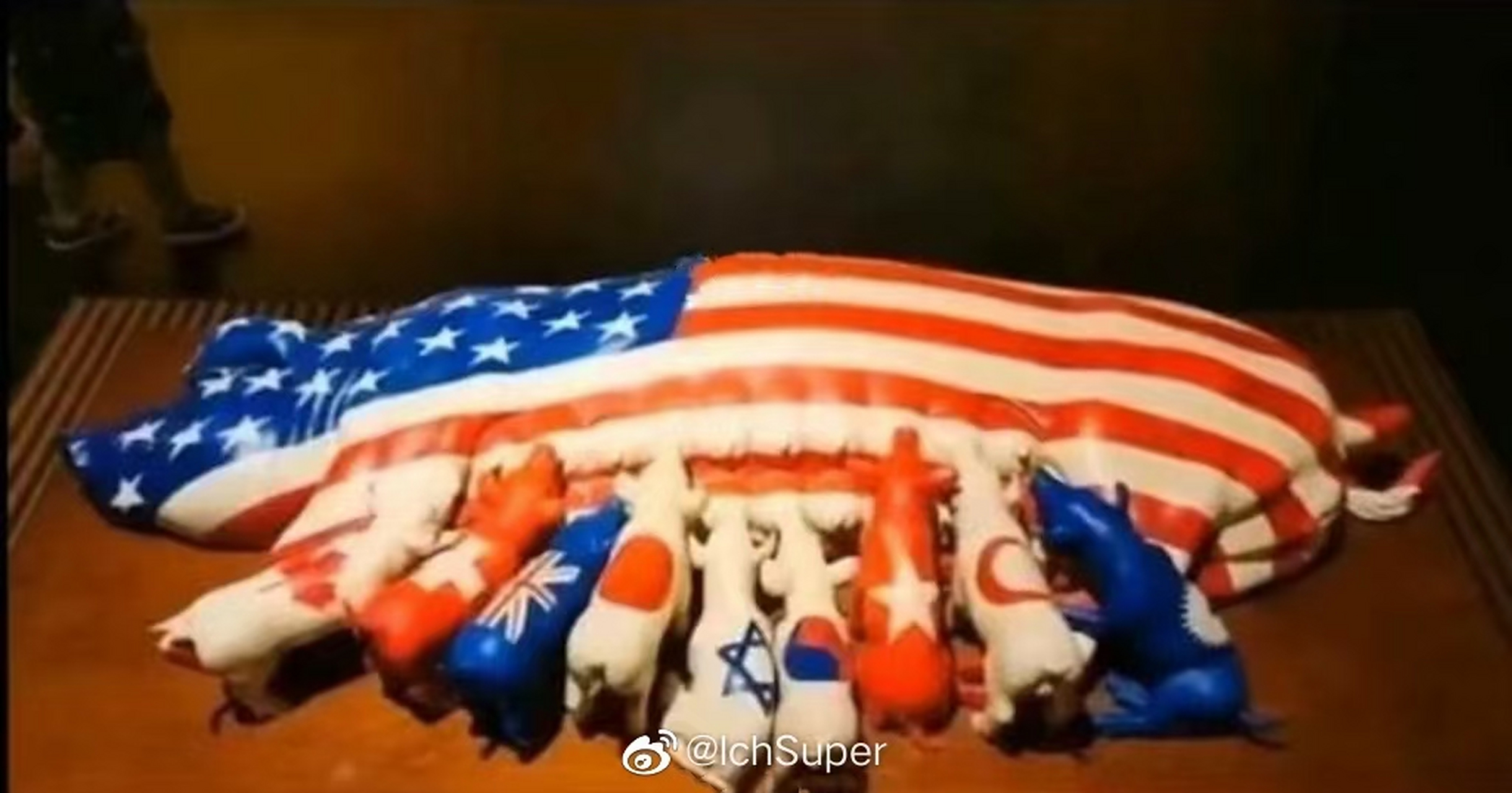 艺术家就是艺术家 印尼艺术家作品《依恋》火爆了