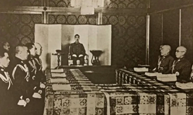 日本法西斯的困兽挣扎从一亿玉碎的顽固抵抗到无条件投降