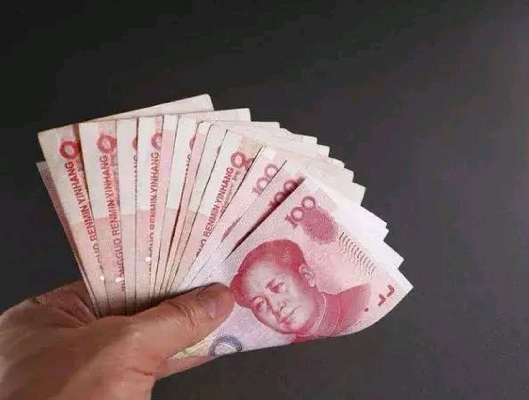 婆婆今天瞒着我去银行把她的10万块钱存定期了,真的是搞笑,岁数这么大
