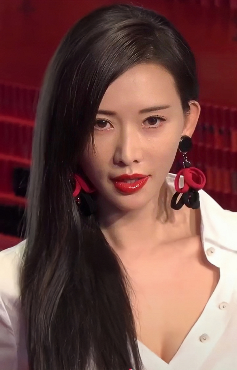 品牌活动 依旧性感迷人[捂脸]不愧是台湾第一美女[鼓掌] 黑泽志玲49了