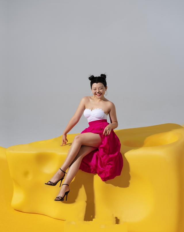 辣目洋子登《男人装》,保守穿搭都尽显小性感,带去了力量感