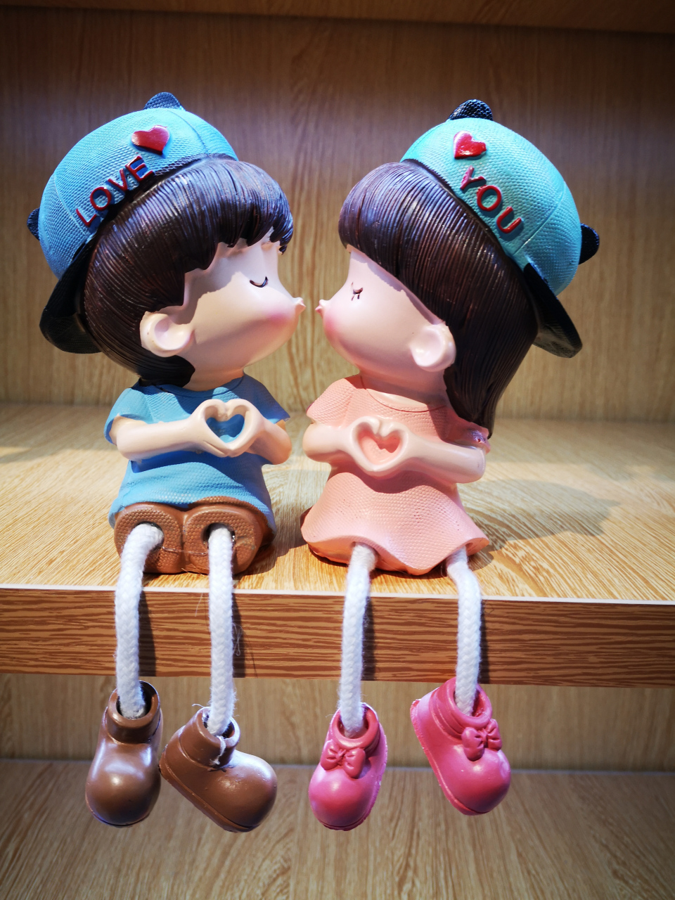 扩大社交圈:参加一些活动,社交场合,可以认识更多的人,增加机会