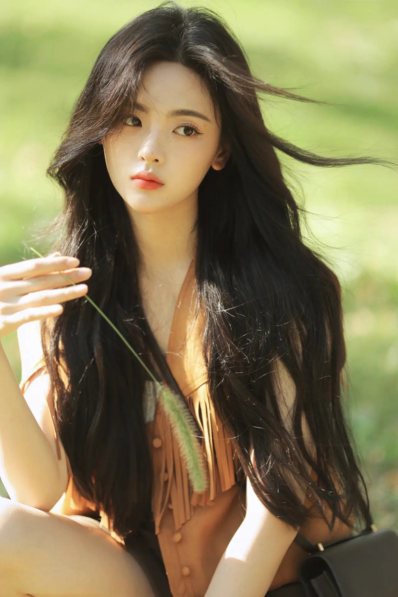 和杨超越一同随着秋日暖阳的光,捕捉自然的绮丽之美