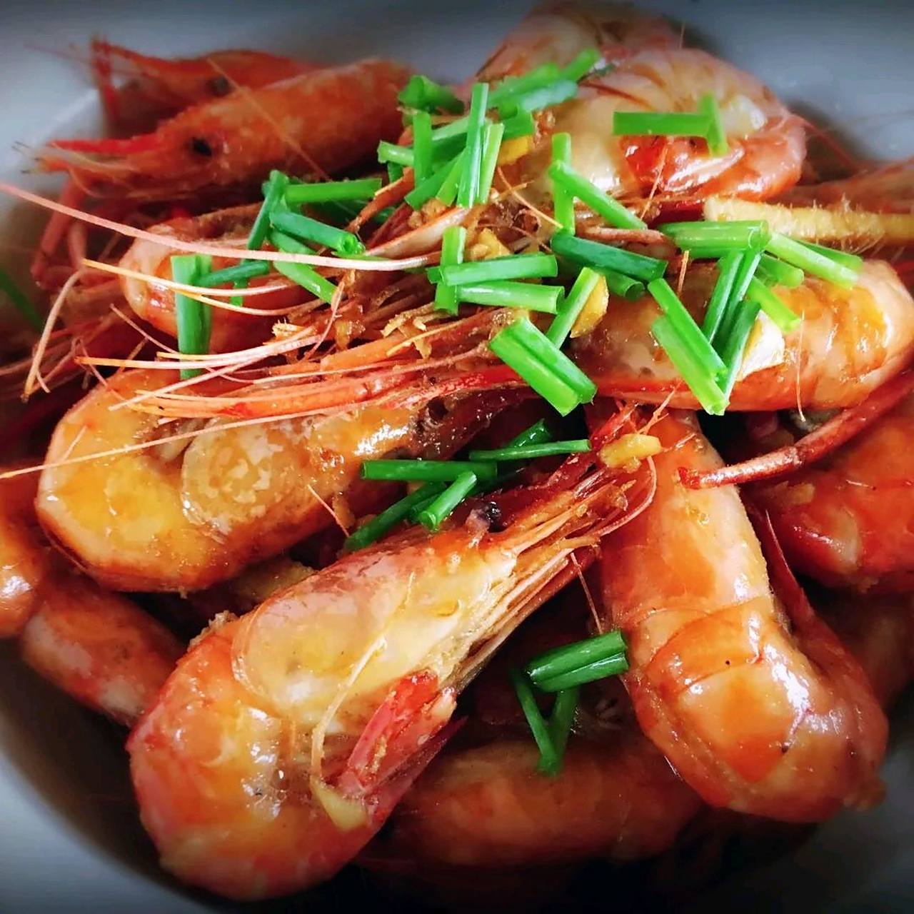 糖醋大虾是一道十分受欢迎的中式菜肴,其诱人的色香味让人垂涎三尺.