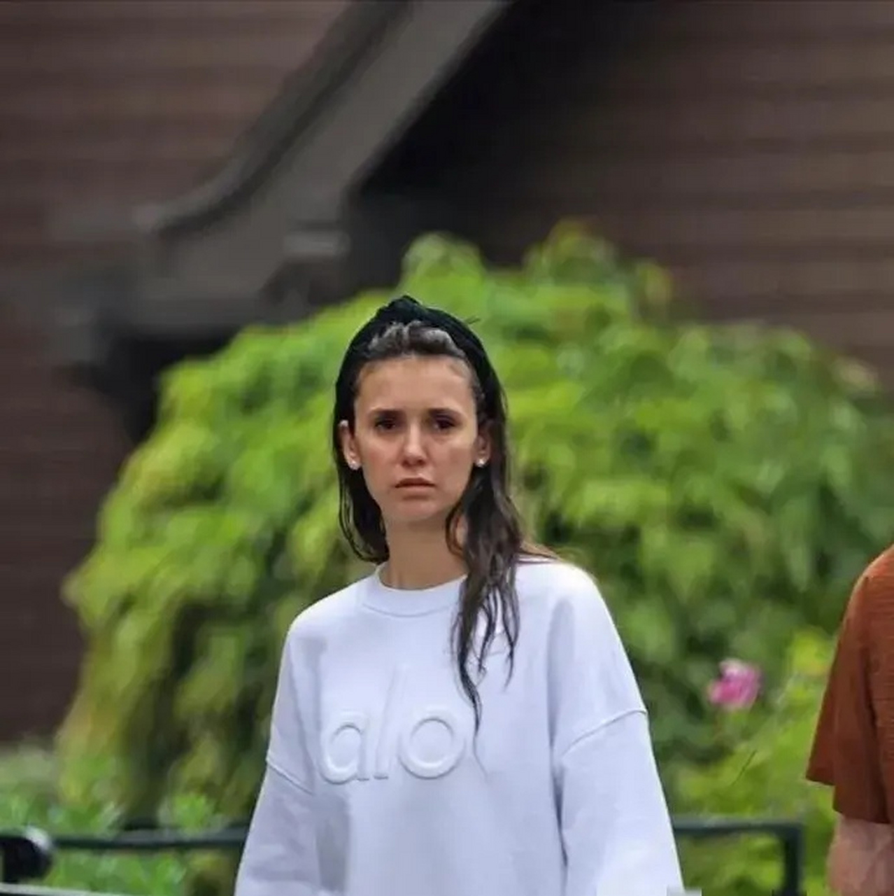 也是熬夜追的不要不要的剧, 但是女主妮娜杜波夫已经变得这么沧桑了嘛