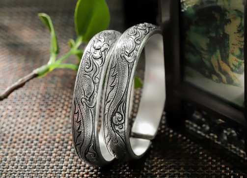 苗族银饰骗局?不,是瑞银鸟独特瑰宝