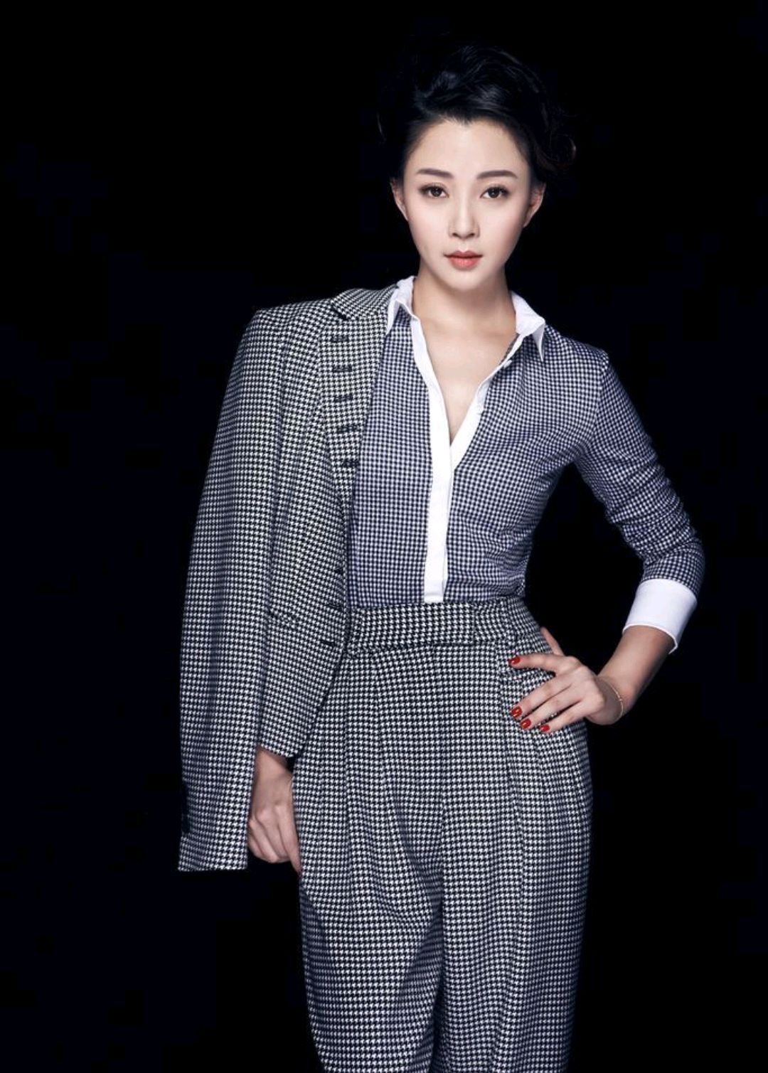 魅力十足的的殷桃