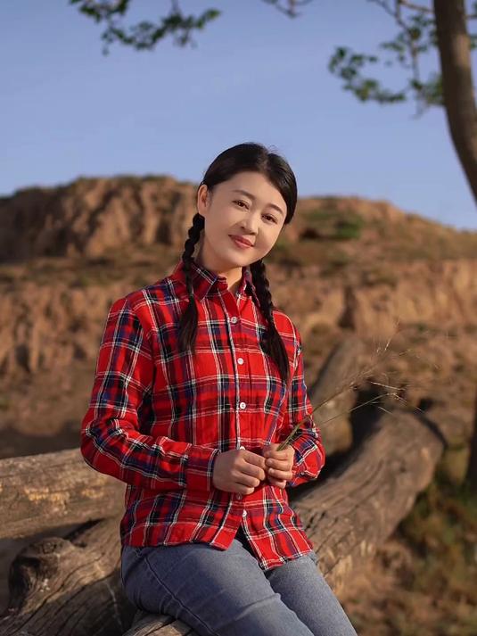 陕北歌手张秀田演唱歌曲《陕北的女娃娃》