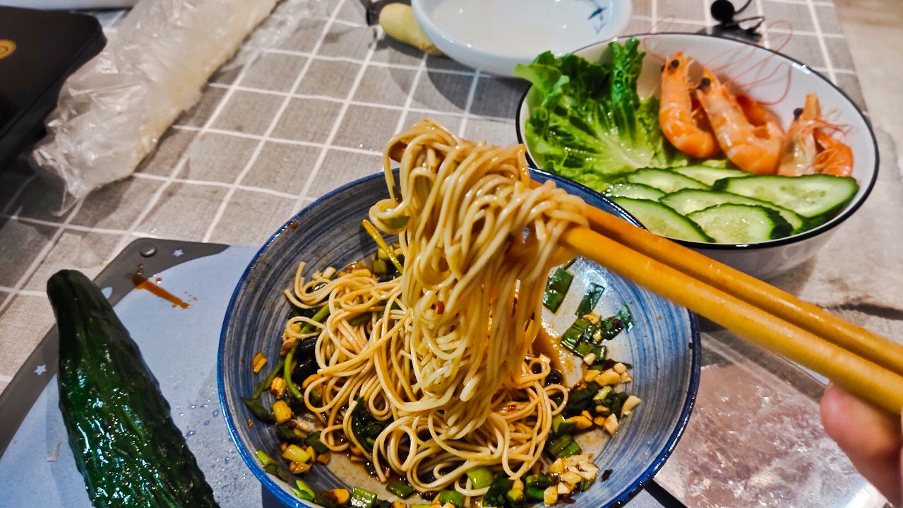 一道菜如何变得有食欲,学会这一招,面条也能提高一个层次!