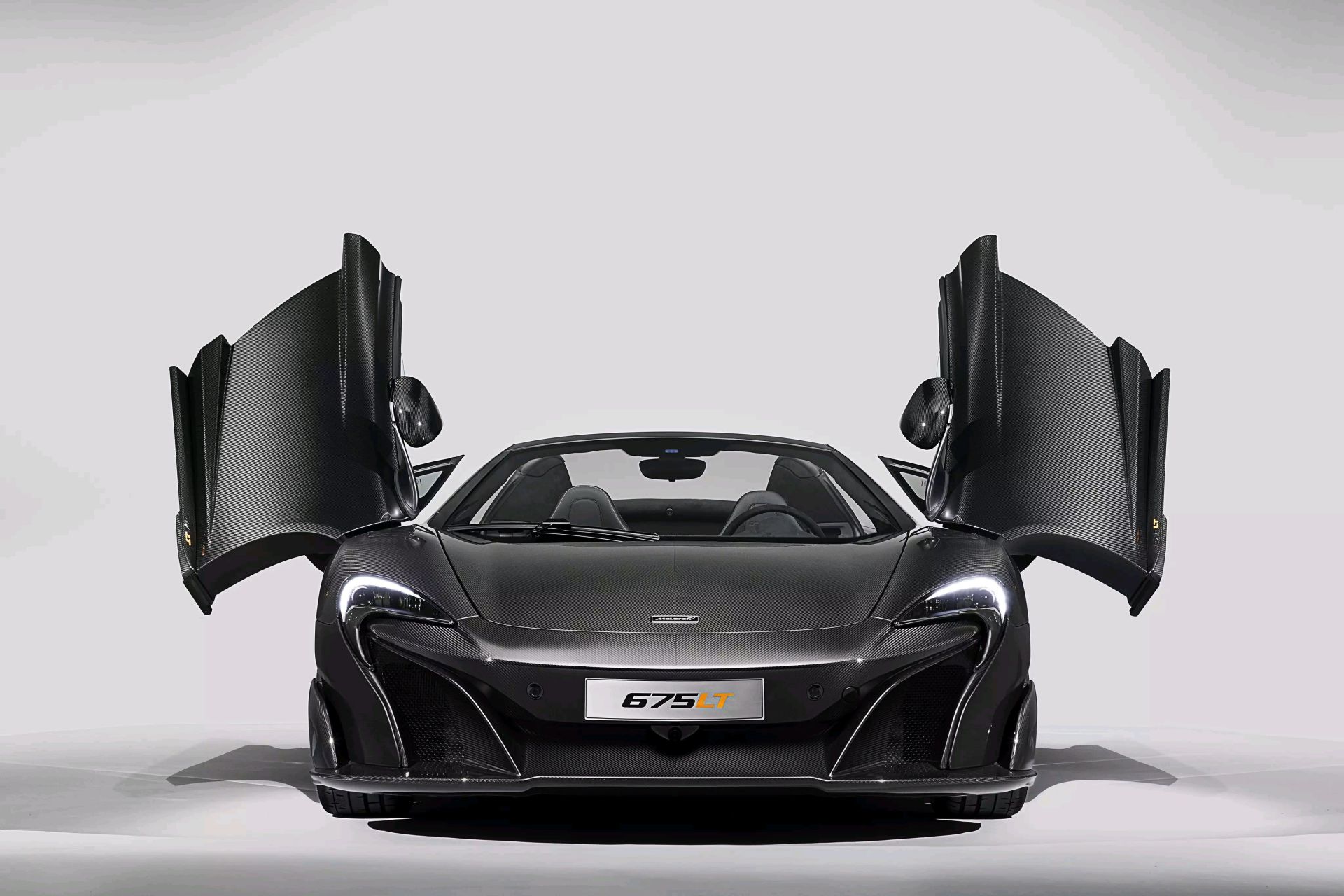 看到这碳纤维就走不动道了,心水的迈凯伦675lt spider.