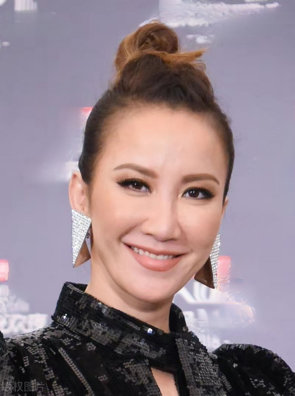 今天看过的印象深刻的一张照片,这是李玟给人的直观印象,原来,大部分