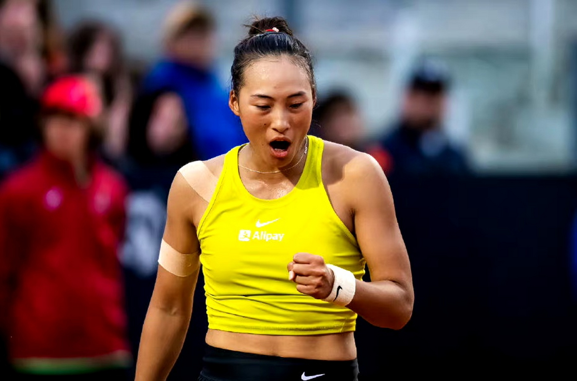 郑钦文王曦雨会师wta1000罗马站第四轮  随着22号种子郑钦文以7-6(2)