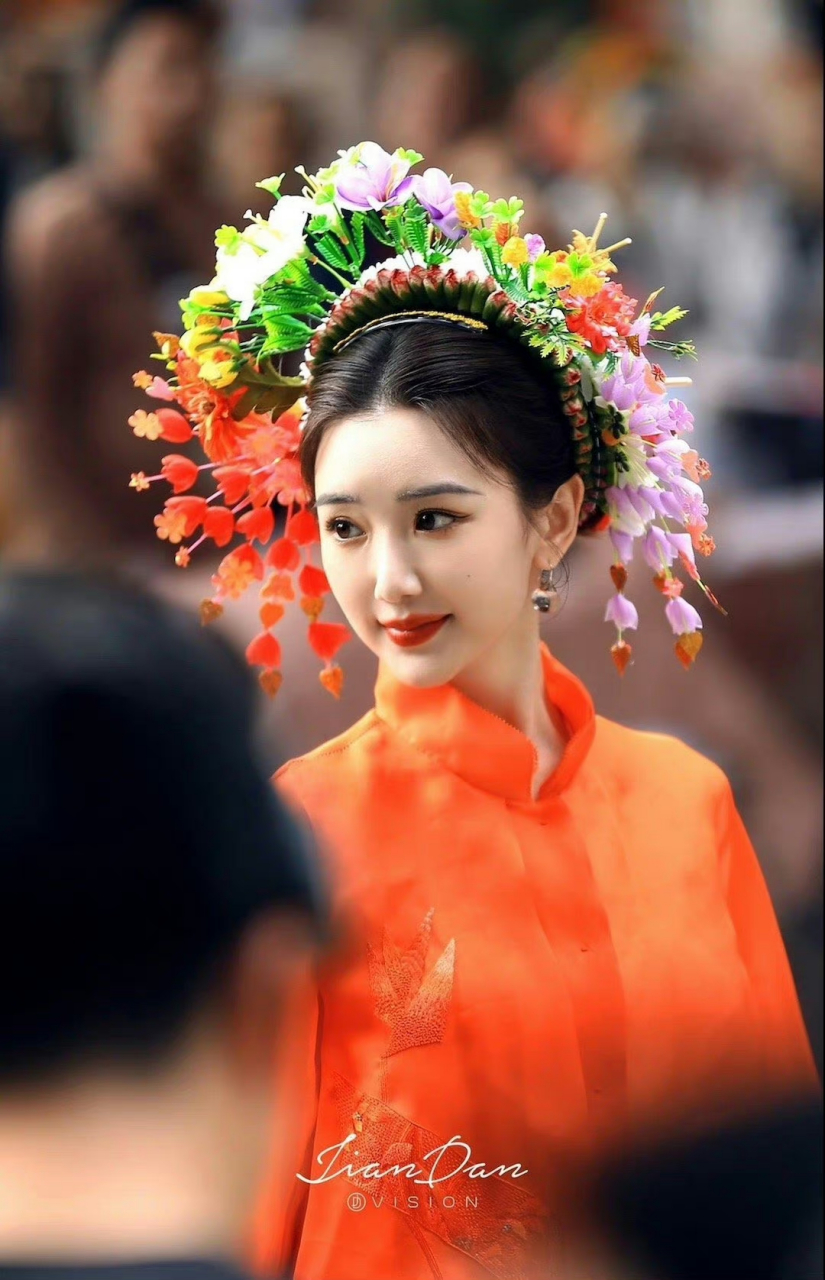 赵丽颖和毛晓彤同款簪花女造型,赵丽颖的温柔端庄,毛晓