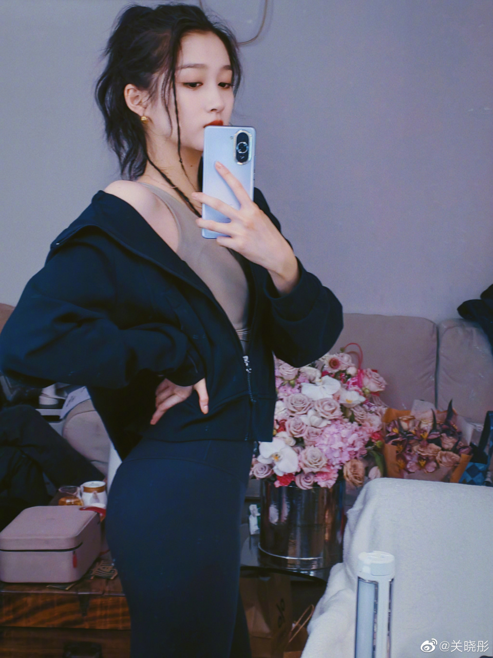 关晓彤写道:"我可能是吸收太好了,每一口都没白吃".