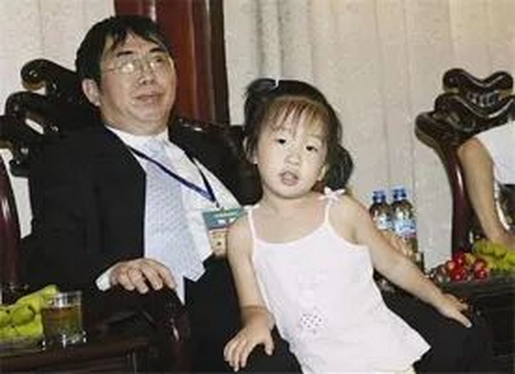 1990年,棋圣聂卫平教王刚的妹妹王静下围棋,一不小心王静怀孕了:"聂