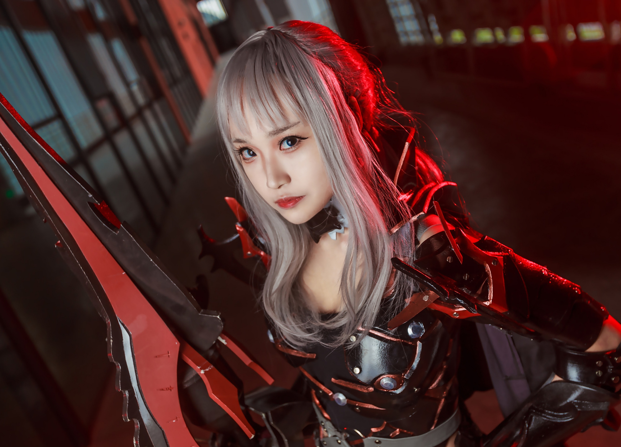 cosplay:龙骑女艾拉尼娅,少女脱下盔甲的那刻,被她的颜值惊艳了