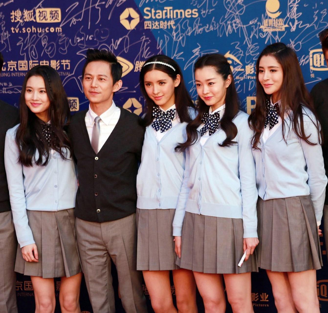 当初在何炅电影《栀子花开》里只能当女n号的宋轶,如今凭借《长飞渡