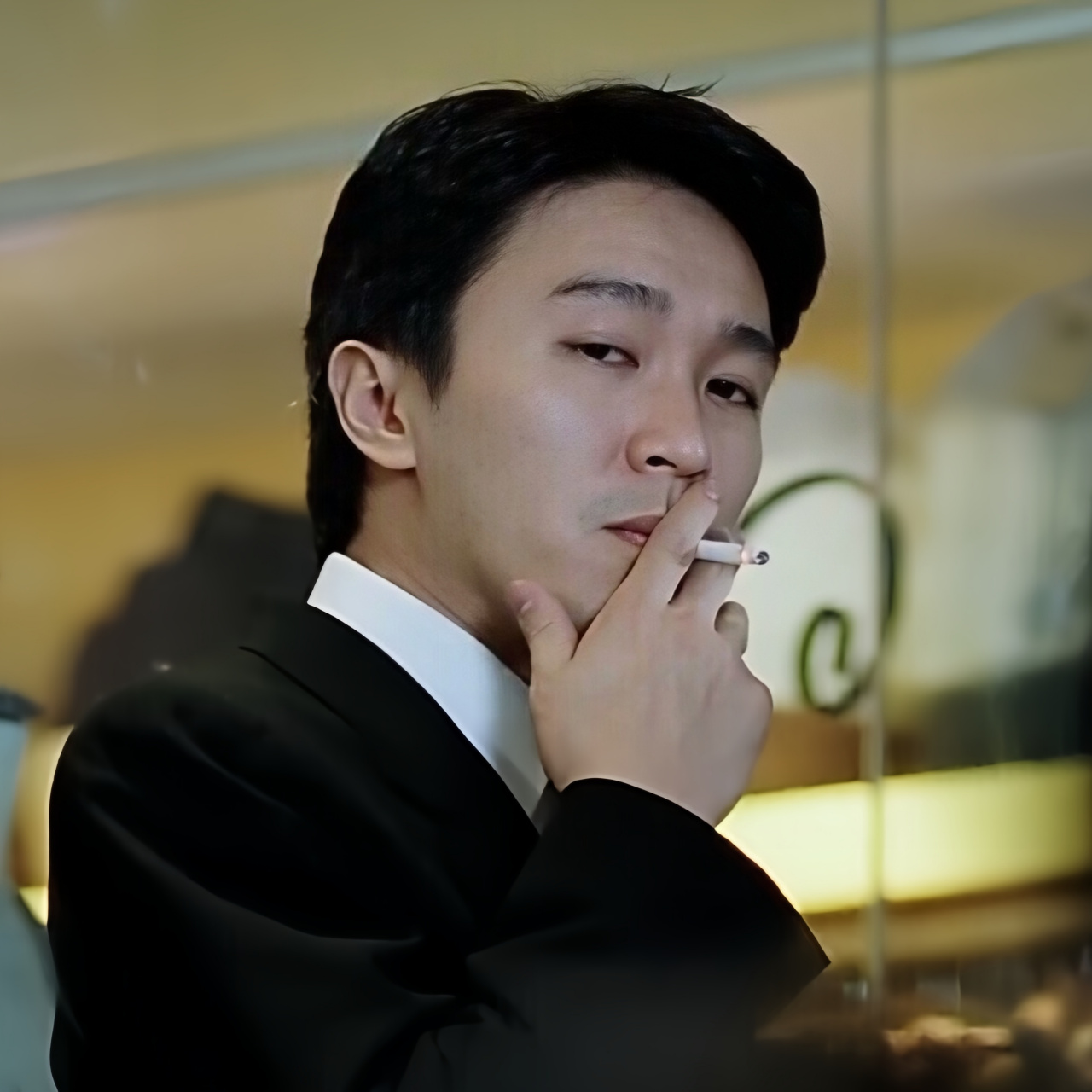 也许只有他抽烟的样子讨厌不起来!