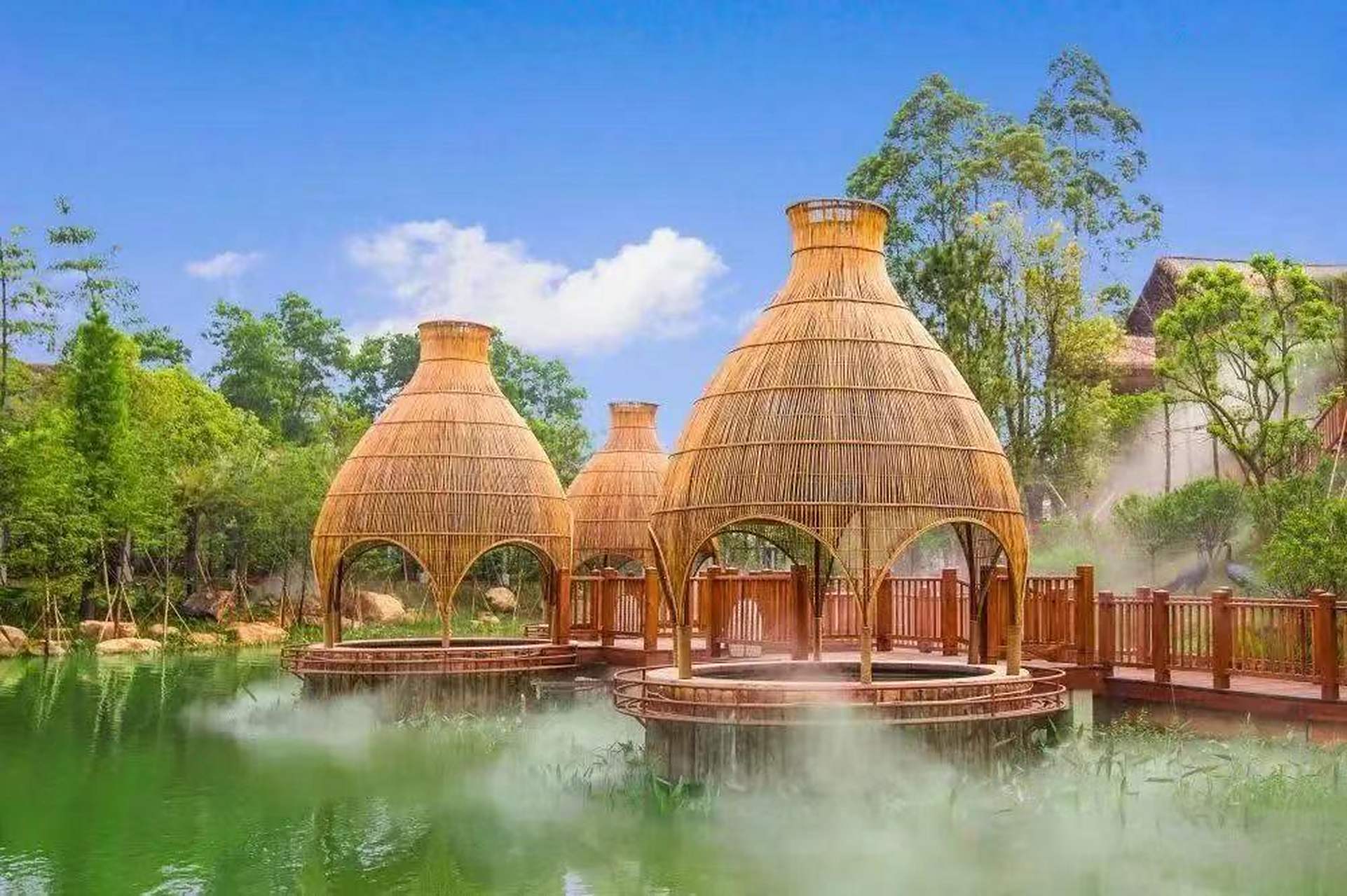 紫南文化旅游区位于广东佛山南庄镇紫南村,这个有着三百多年历史的小