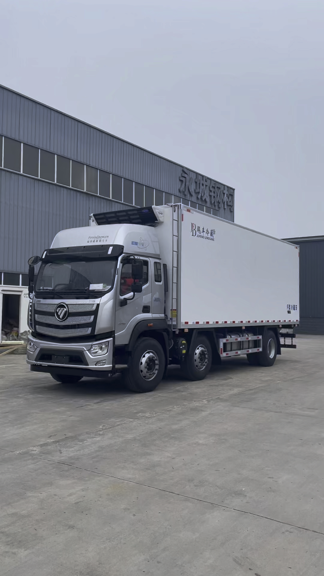 福田欧曼行星78米小三轴肉钩冷藏车以轻制胜节油大空间290马力开利冷