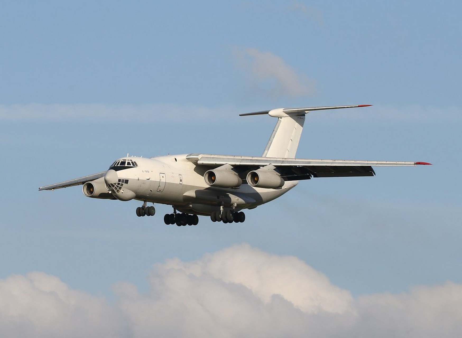 约旦皇家空军伊尔-76td运输机降落英国空军基地. 2023年9月6日