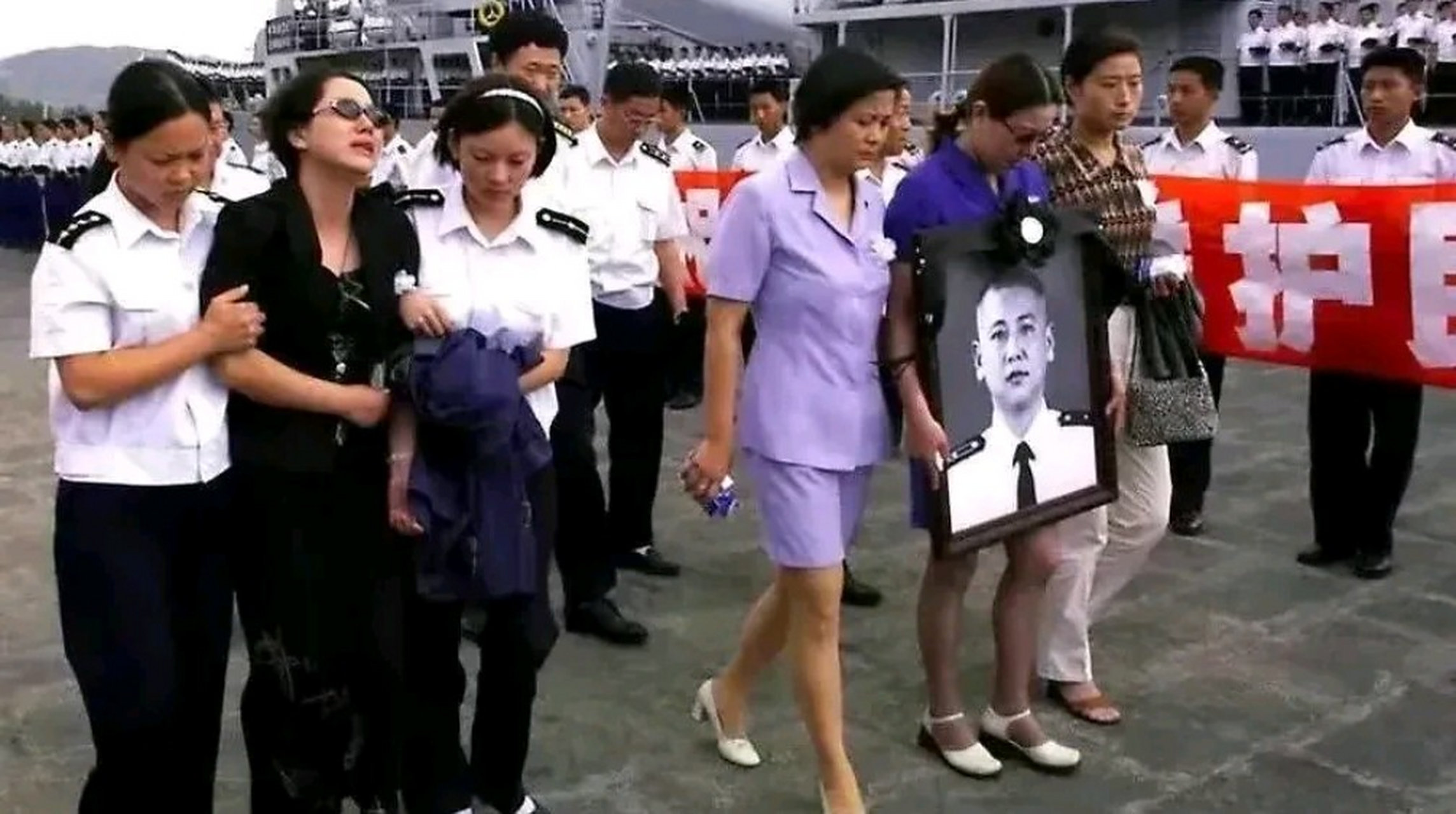 王伟烈士遗孀阮国琴女士,如今已经是海军上校军衔,被特招入伍后一直未