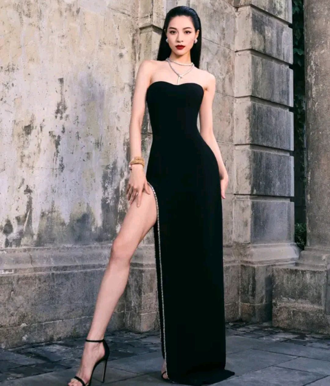 钟楚曦的腿有一点点刻意?