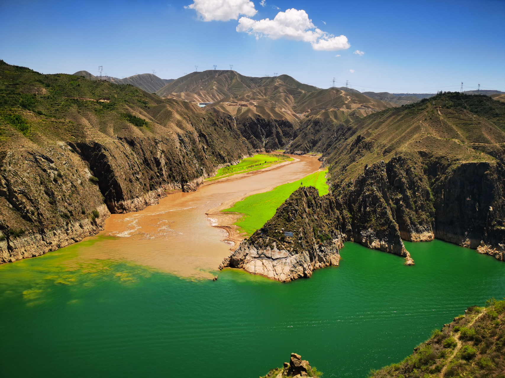 一边清澈一边浑浊,黄河与洮河交汇奇观,你知道哪边是黄河吗?