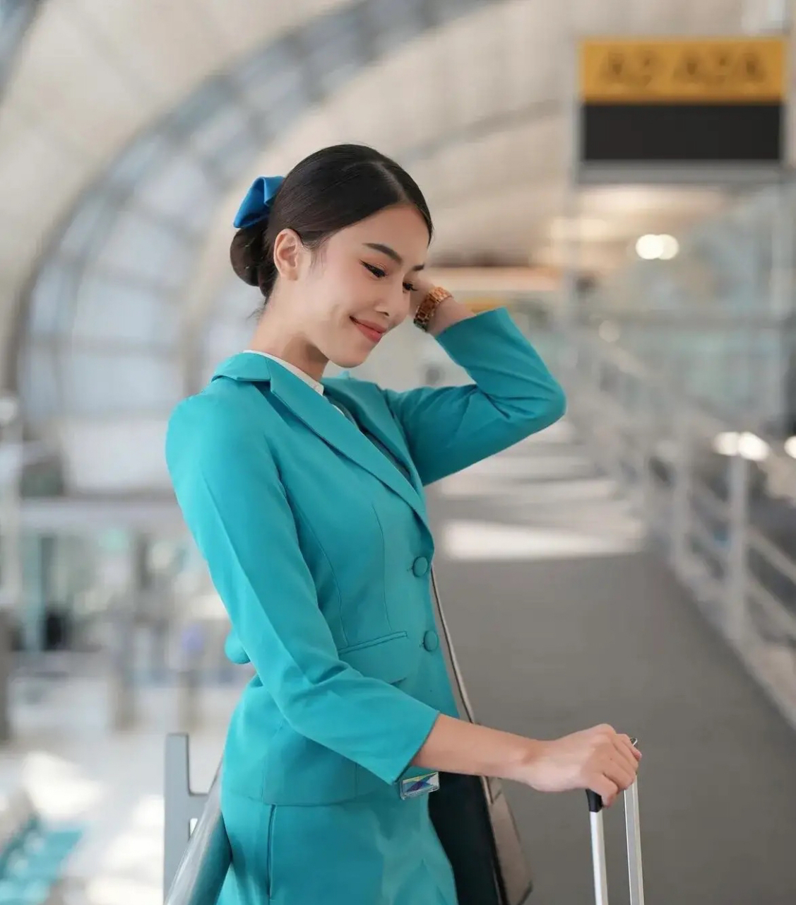 泰国空姐也有很美的,笑容甜蜜,既有亲和力又不高冷.