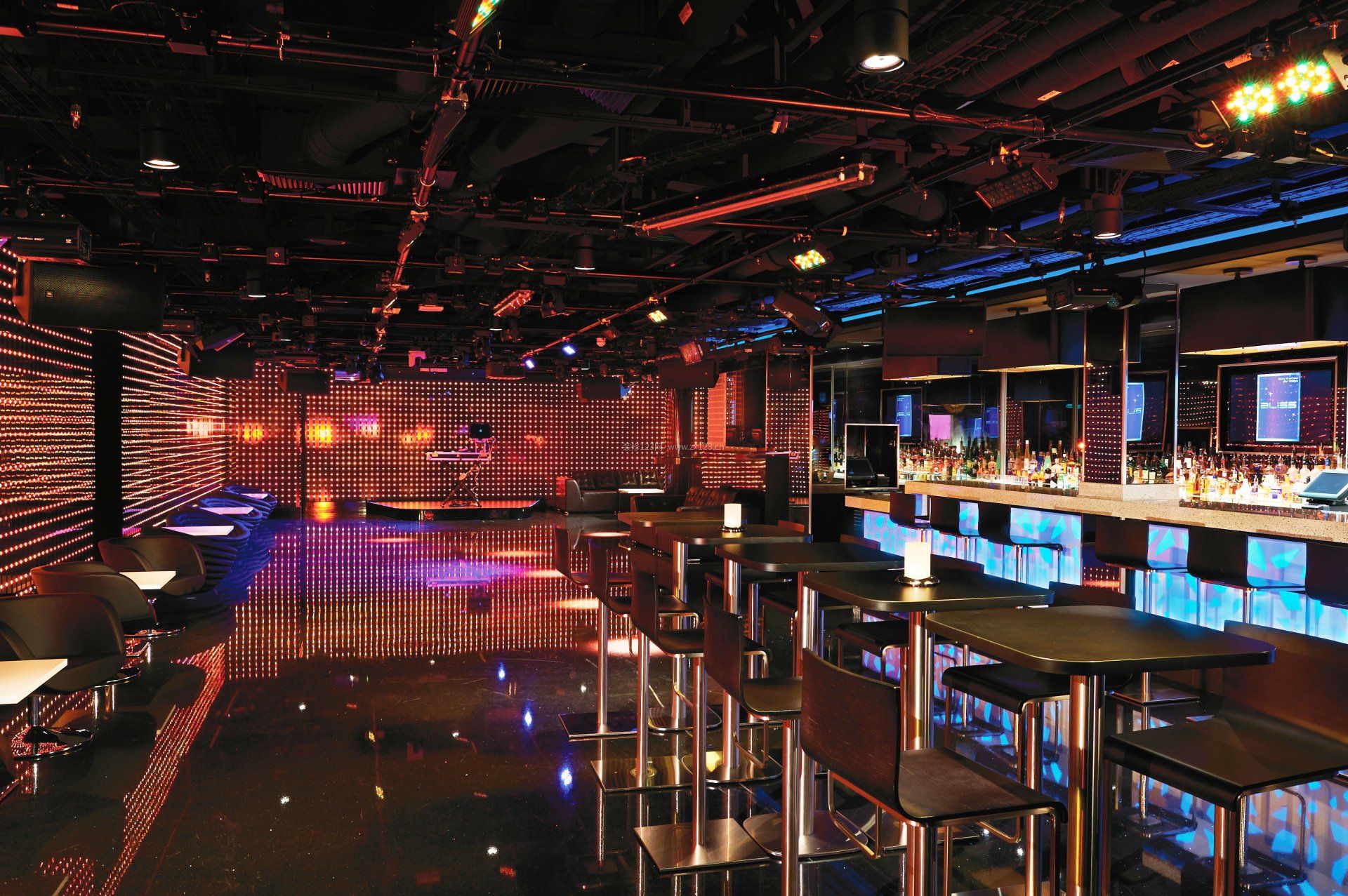 合肥酒吧装修_酒吧在装修时要注意什么?