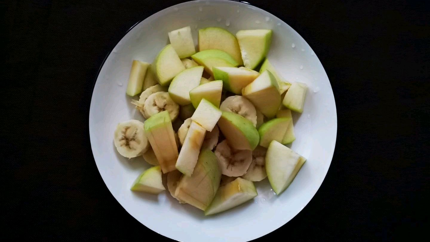 「绿色日记&香蕉苹果沙拉」星期四,总想吃点水果缓缓～