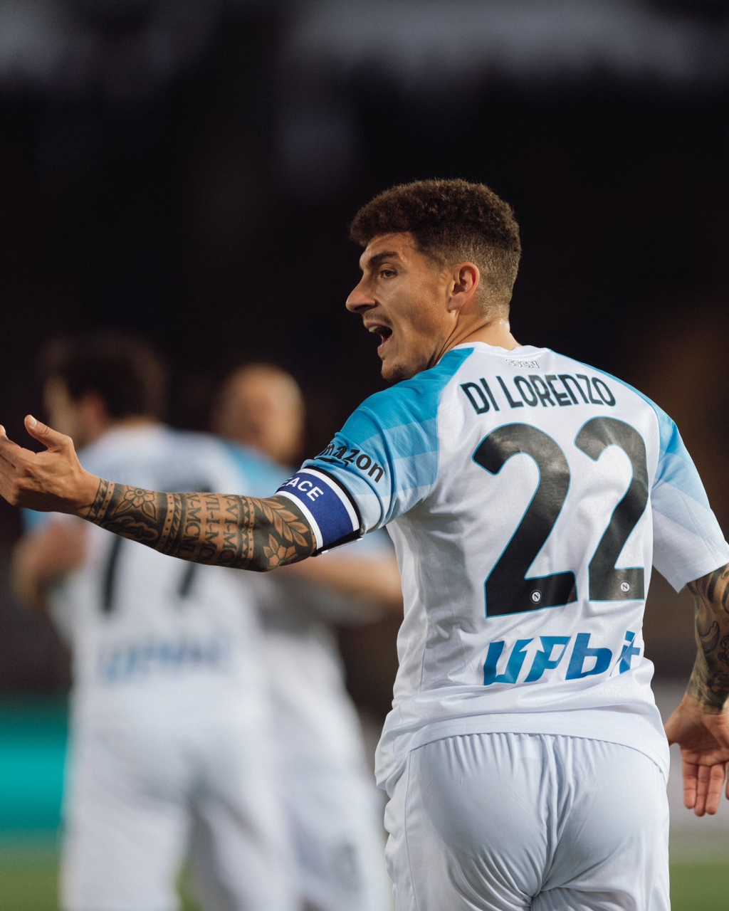 第18分钟,金玟哉右路传中连线到禁区,无人防守的迪洛伦佐头槌破门