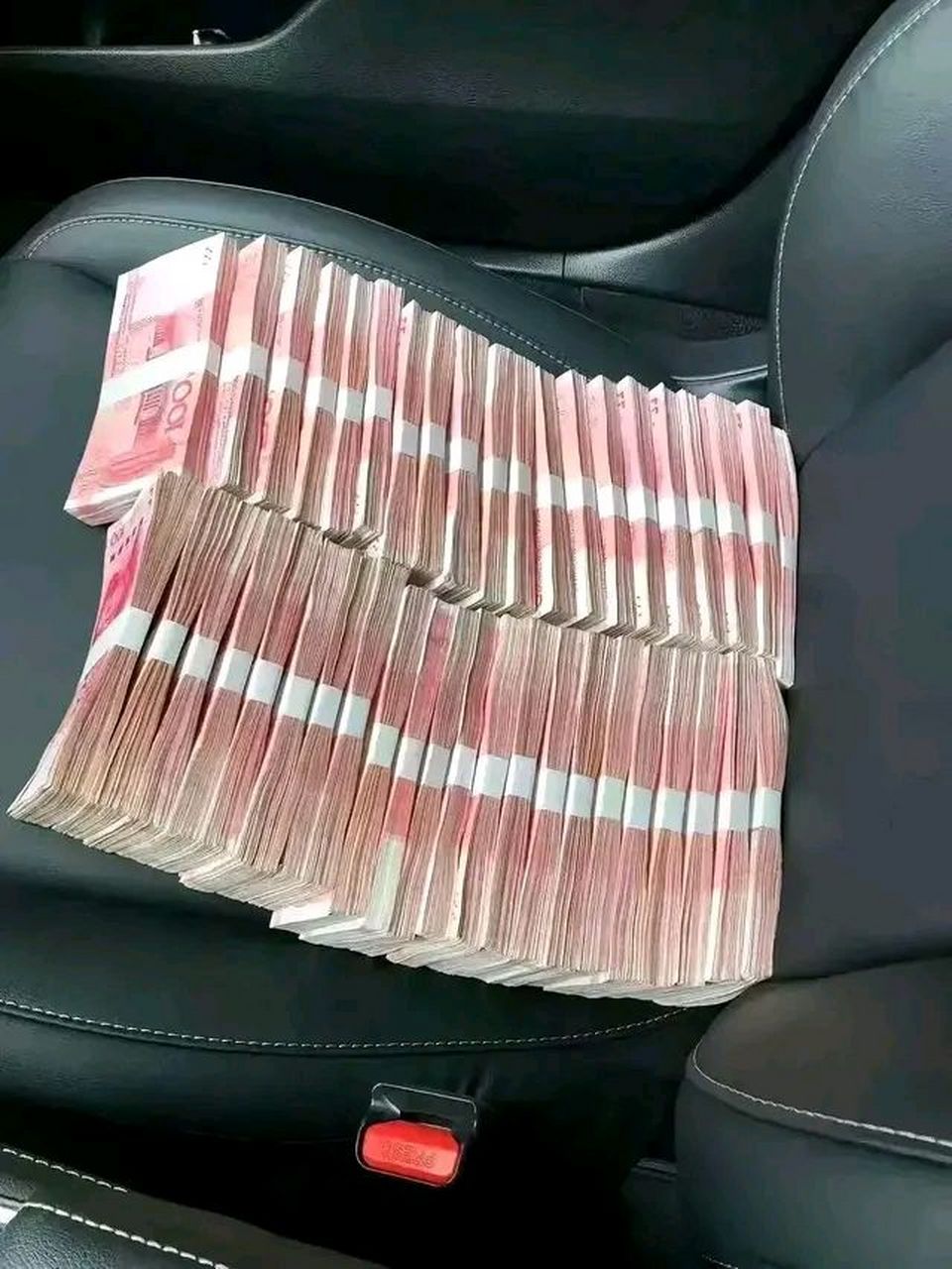 一年挣100万,对我现在不是难事,去年就搞了几百万,没有人帮忙,完全靠