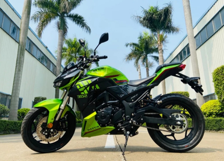 大运300cc新车亮相:水冷双缸动力,极速135km以上,外观酷似川崎