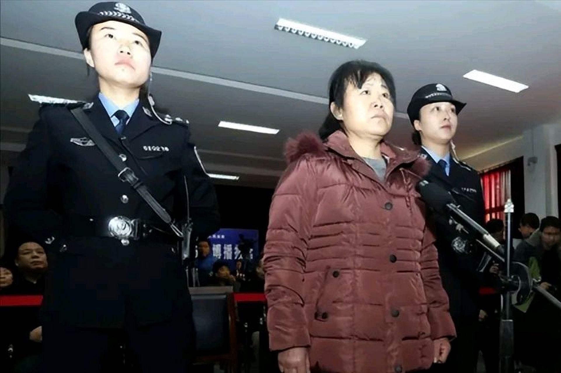 2014年,陕西产科主任张素霞,因贩卖26个新生儿被判死刑,却不愿供出