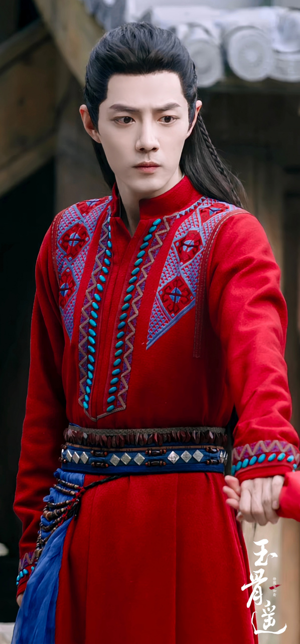 时影的每件衣服都特别精致,不是那种布灵布灵的闪