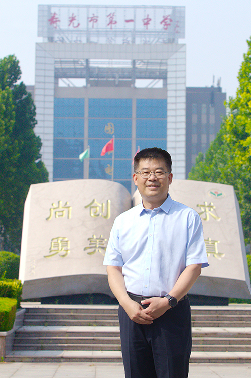 党委书记,校长:肖学军立德树人启智润心这是历史推送给我们的使命,是