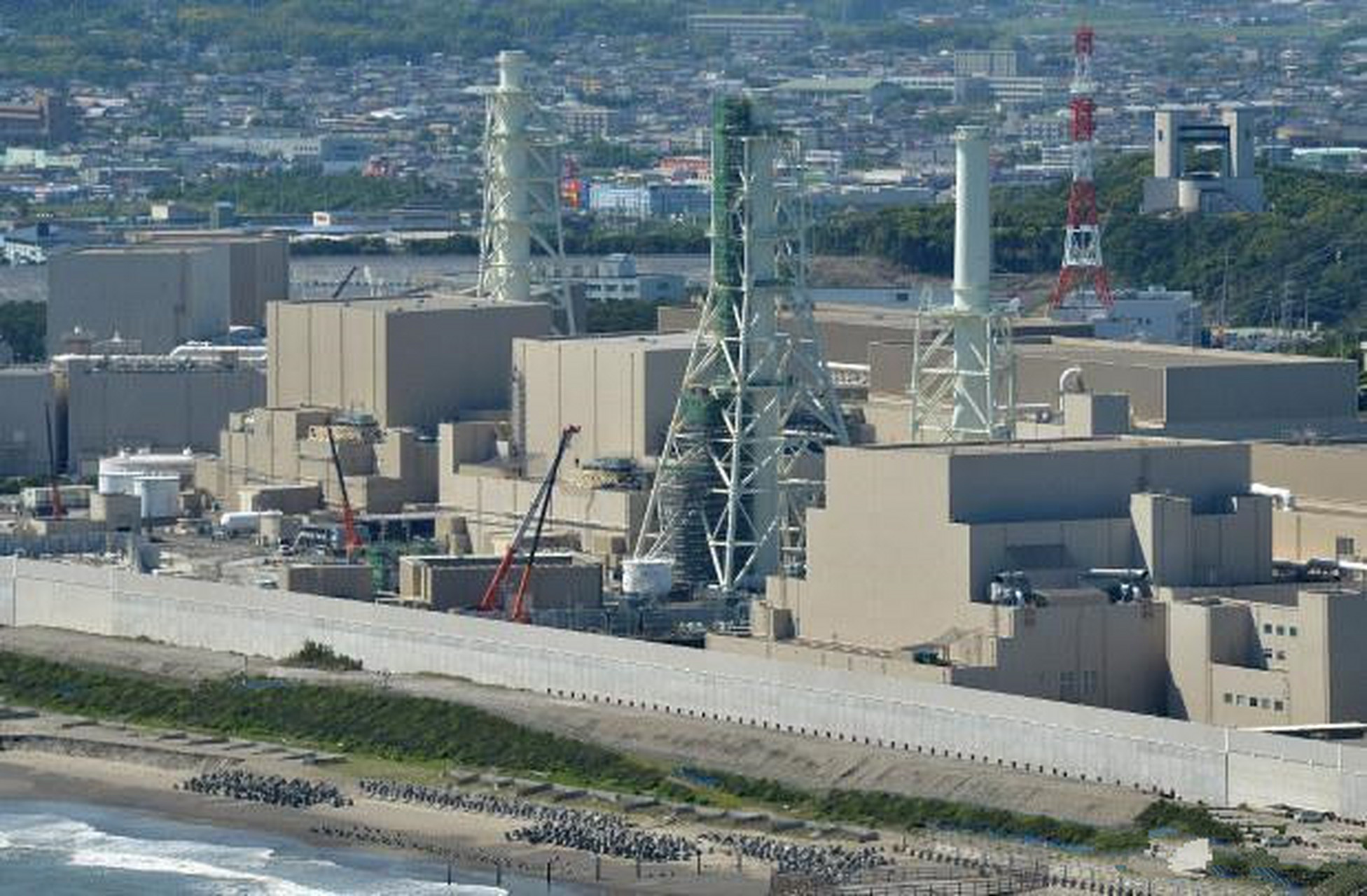 当地时间12日,日本静冈县的滨冈核电站发生漏水事故,泄漏总量超过110