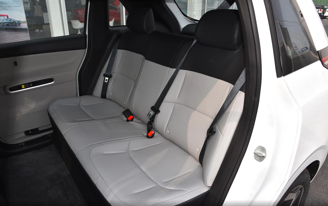 比亚迪d1:轴距2800mm,空间宽敞,适合二胎家庭