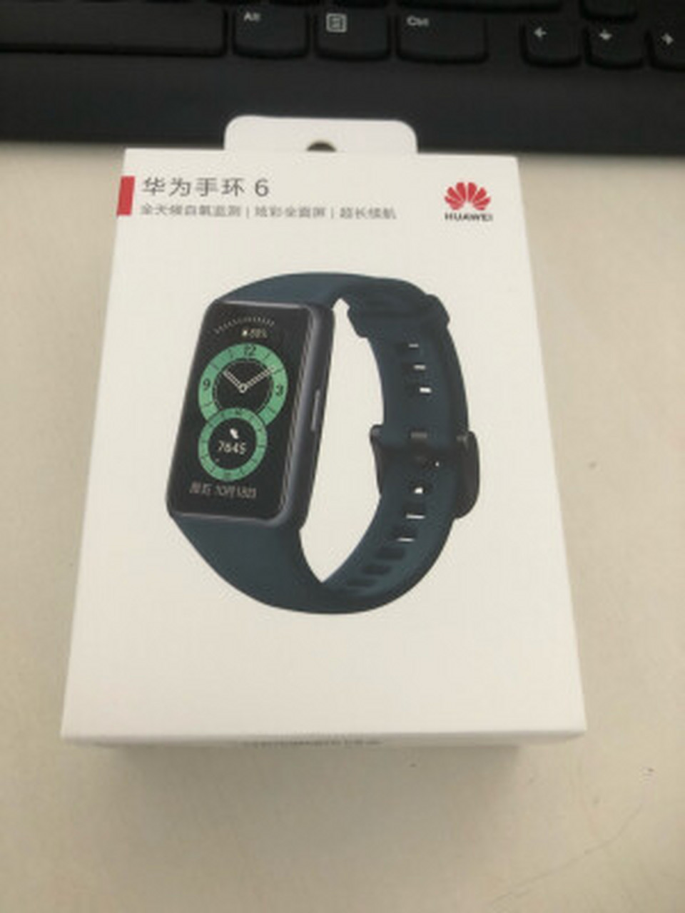 华为手环6和无线耳机怎么选,华为手环6版本对比  华为手环6也还不错的