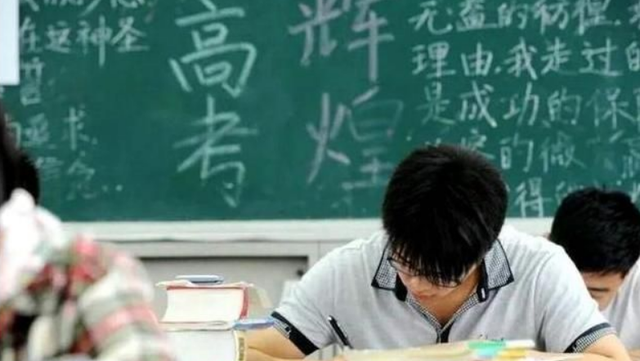 河南学霸冯华毅去年650分"闹着"要复读如今674分笑不出来