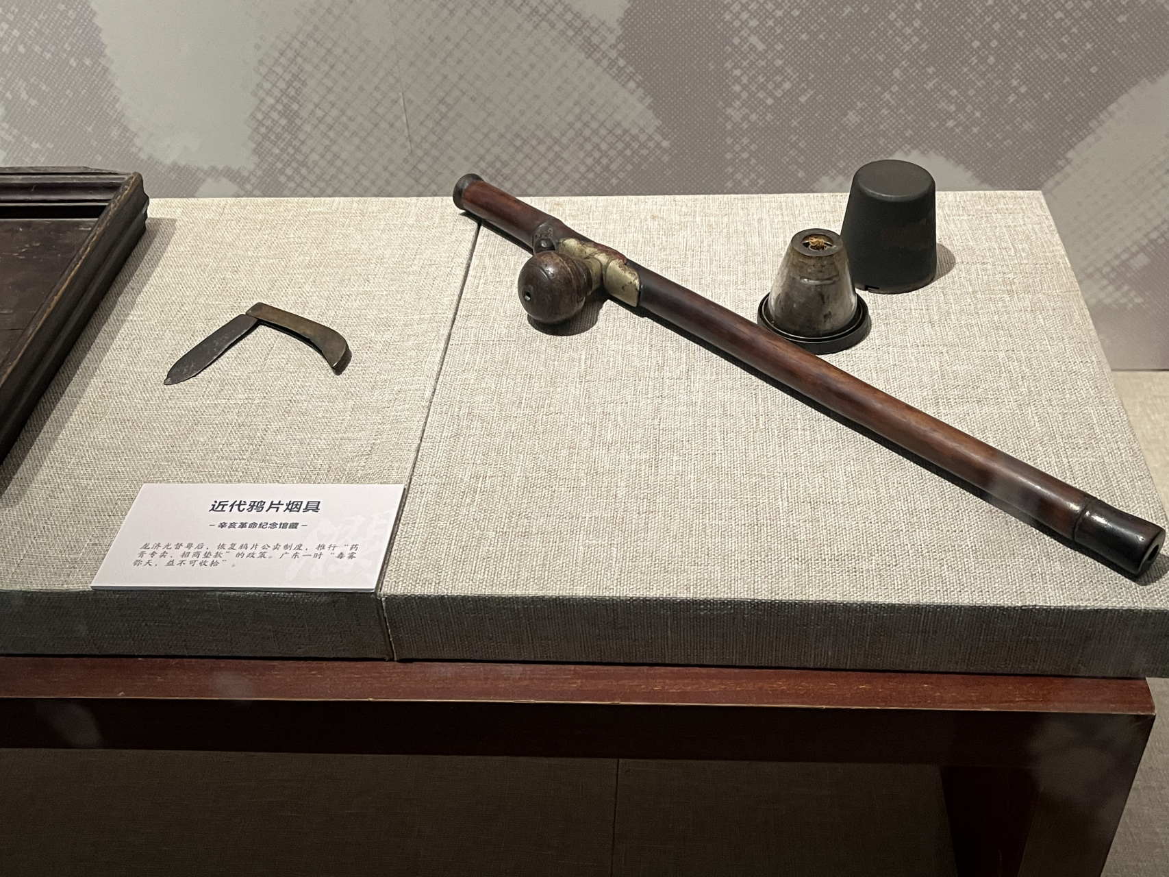 吸鸦片吸的大量白银