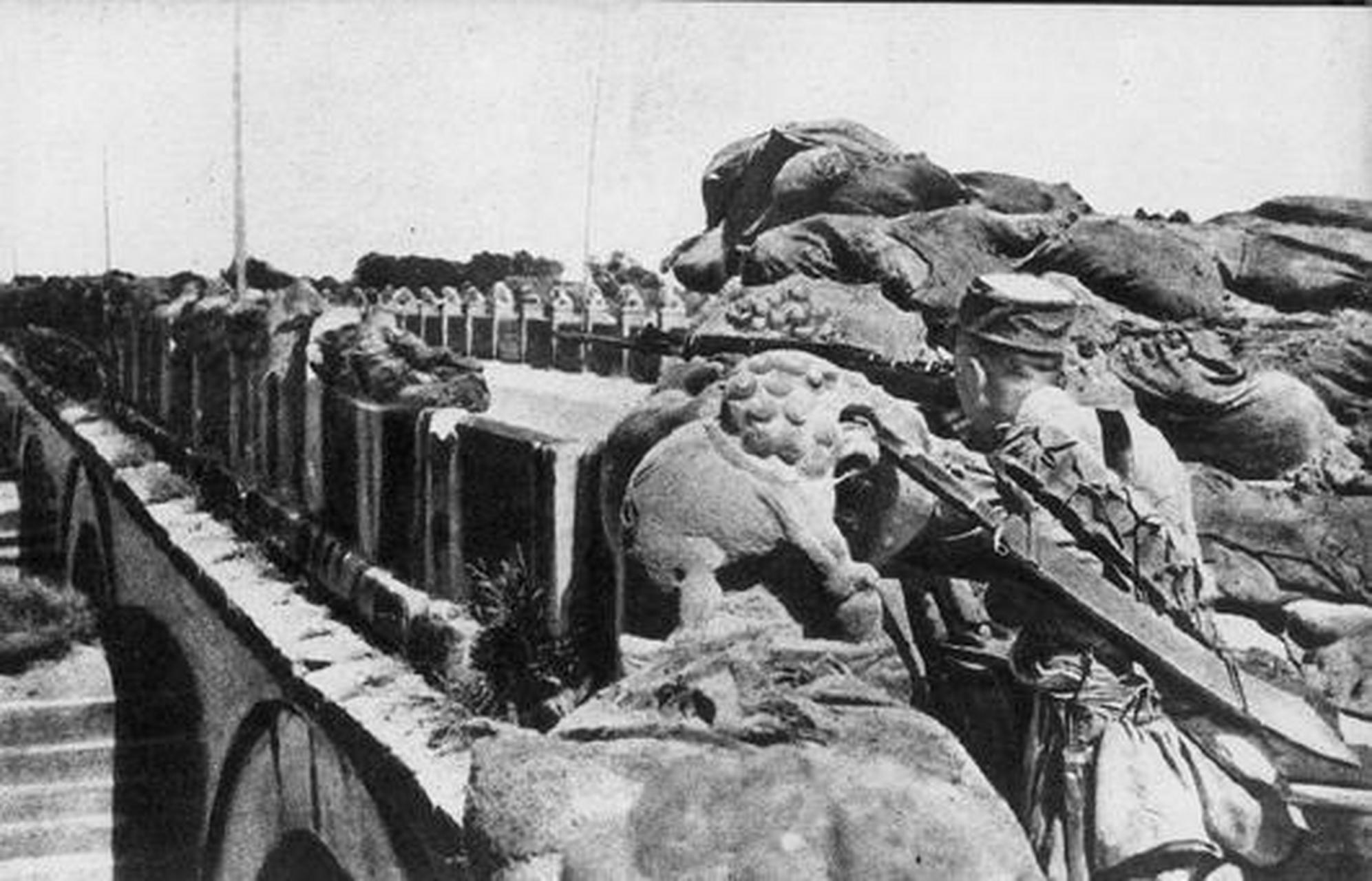 1937年7月7日,卢沟桥事变发生,当时驻守北平的29军奋起抵抗,抗日