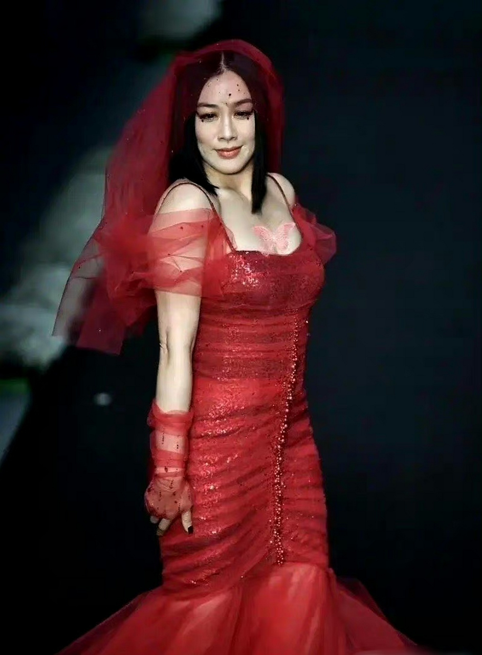 她年轻时候的颜值身材真的没话说啊,超完美.#明星