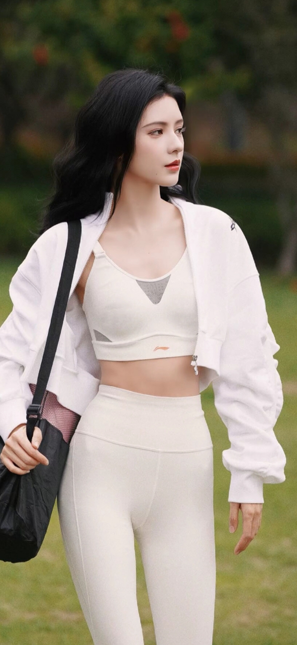 张予曦紧身裤身材很棒