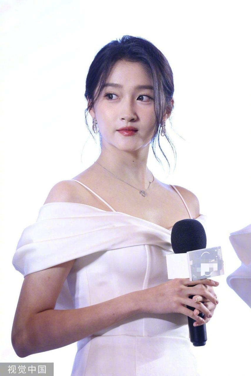 关晓彤 一字肩 生图