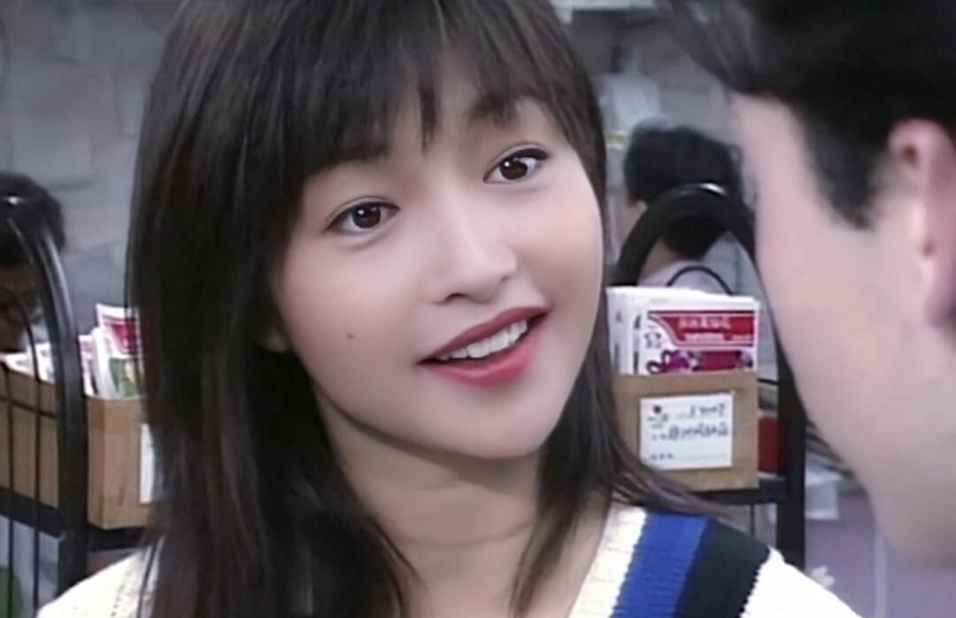 李绮红:谁说可爱在性感面前不堪一击?她笑起来心都要被甜化了!