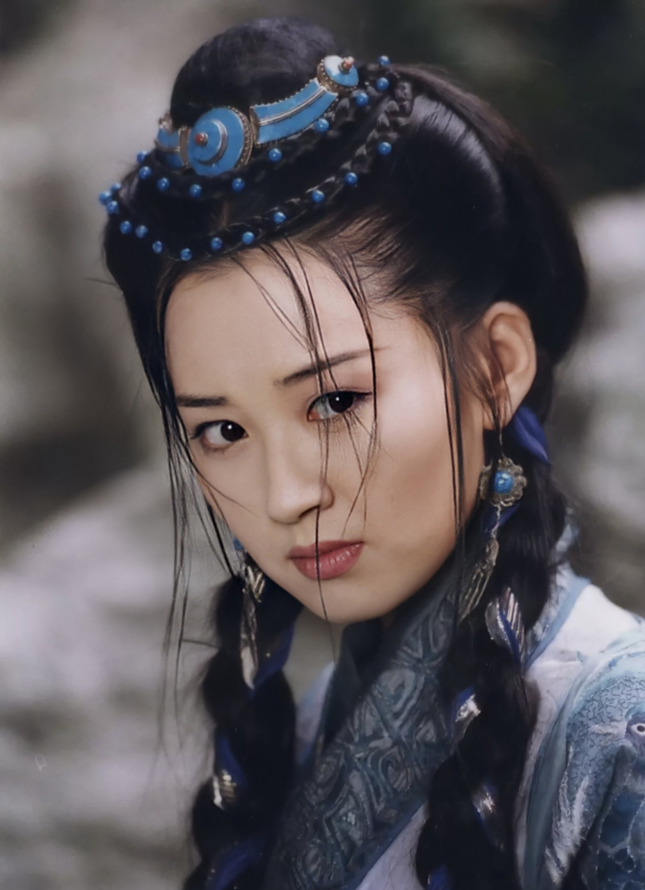 《笑傲江湖》中任盈盈是日月神教教主任我行的女儿,是令狐冲的红颜