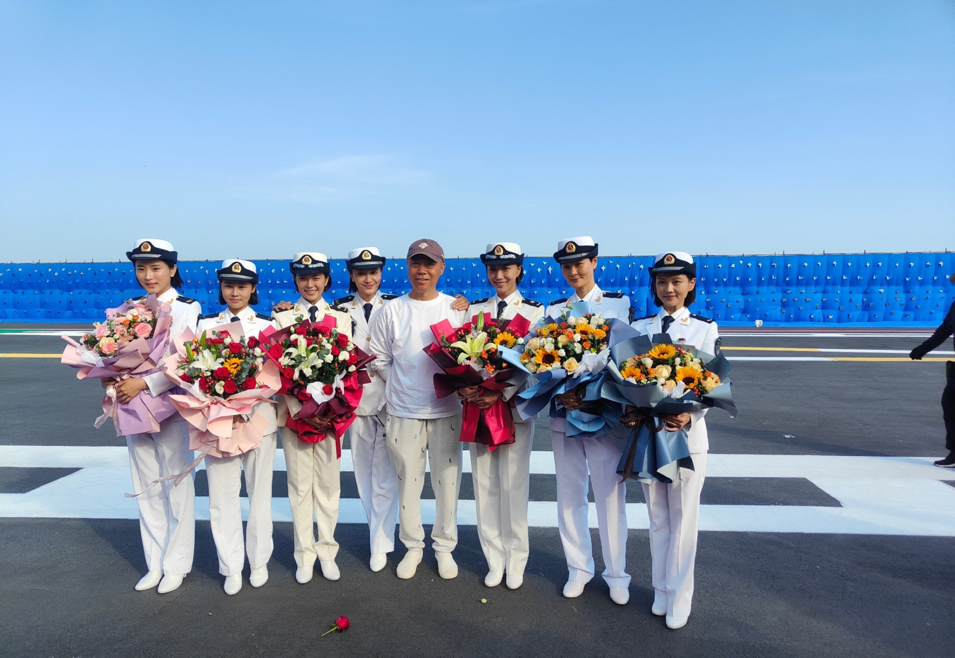 由刘家成执导,反映中国海军航空兵的当代军旅电视剧《海天雄鹰》近日